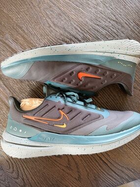 Nike Air Winflo 9 Shield Black Deep Jungle - size 10.5 men’s